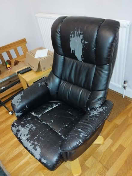 Photo of free lounge chair (East Finchley N2) #1