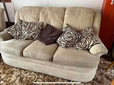 Photo of free Sofa set (ME2) #1