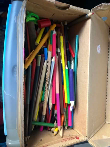 Photo of free coloured pencils and felt tips (Kendal LA9) #1