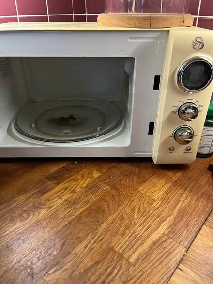 Photo of free Swan microwave not working (Fairfield LA1) #3