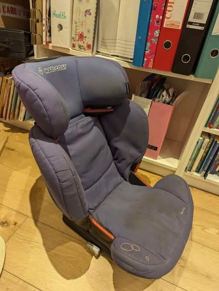 Photo of free Child car seat (Cheam SM2) #1