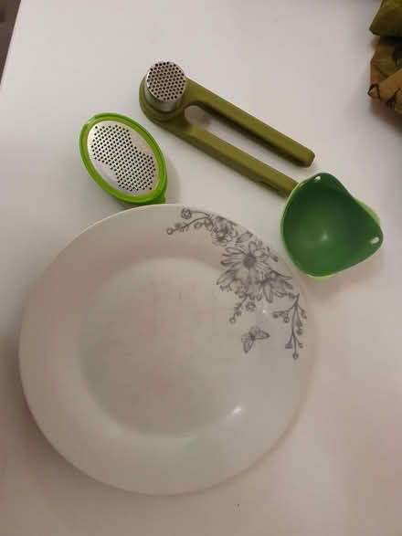 Photo of free Garlic press, parm grater etc (Tottenham N18) #1