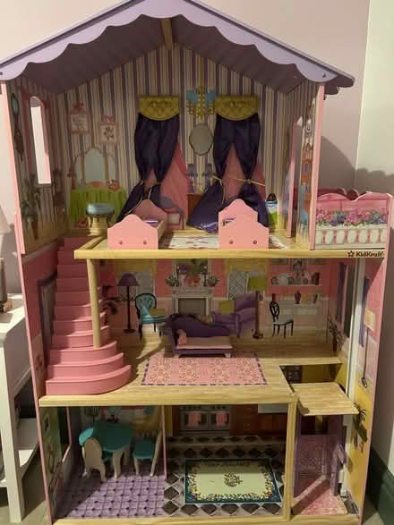 Photo of free Three storey dolls house (Lion Gate TW9) #3