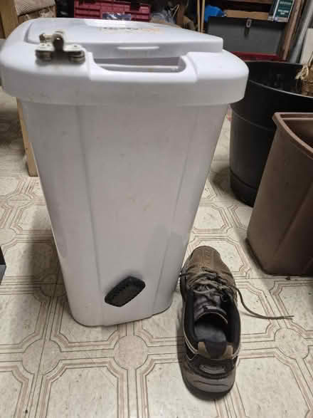 Photo of free Trash can (20817) #1