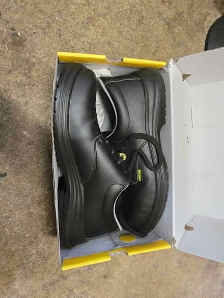 Photo of free Safety shoes, size 11 brand new (Bebington) #2