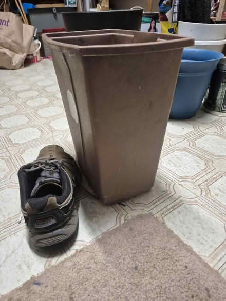 Photo of free Trash can small (20817) #1