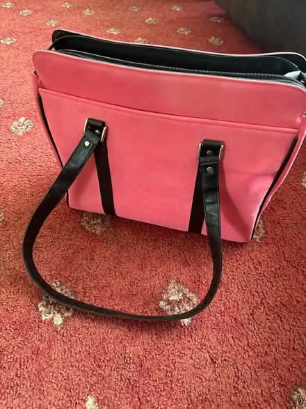 Photo of free Laptop bag in pink (CT5) #1