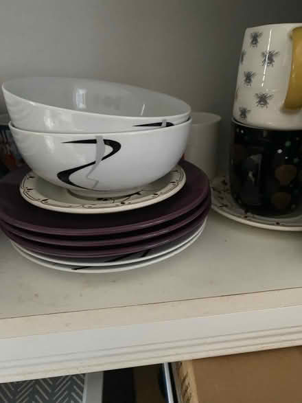 Photo of free Selection of plates and bowls (B29) #3