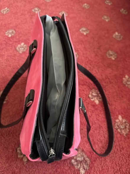 Photo of free Laptop bag in pink (CT5) #3