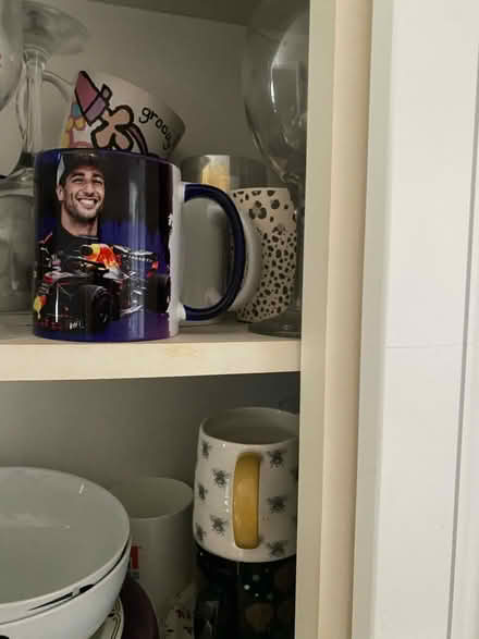 Photo of free Selection of plates and bowls (B29) #1