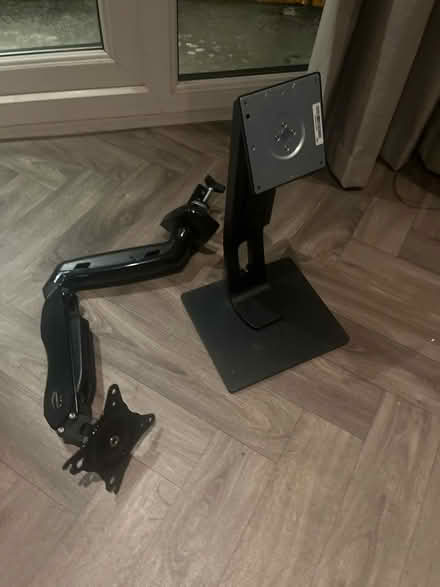 Photo of free 2 Monitor Flatscreen Monitor Stands (KT5 Berrylands) #2
