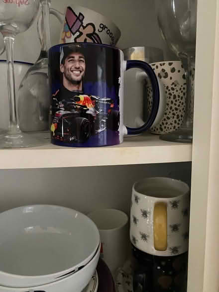 Photo of free Selection of plates and bowls (B29) #2