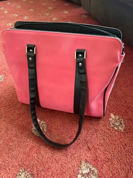 Photo of free Laptop bag in pink (CT5) #2