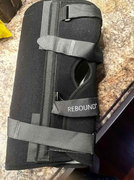 Photo of free Knee immobilizer / brace (South Elgin) #2