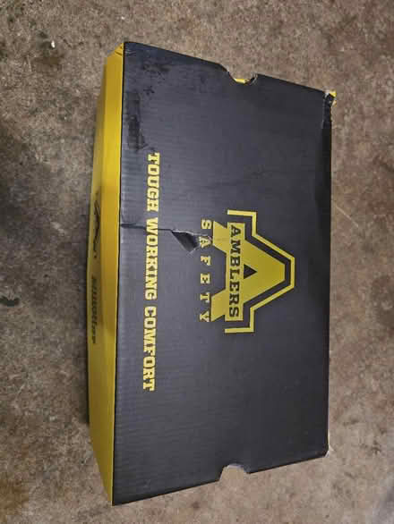Photo of free Safety shoes, size 11 brand new (Bebington) #1