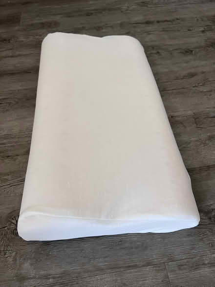 Photo of free Pillow - Memory Foam (ME14 Hockers Lane) #4
