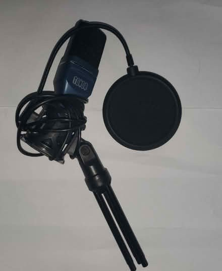 Photo of free Ringlight and microphone (Upper West Side, 108/Broadway) #2