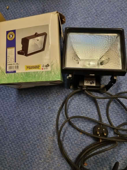 Photo of free 500w halogen floodlight (wallingford..wantage road) #1