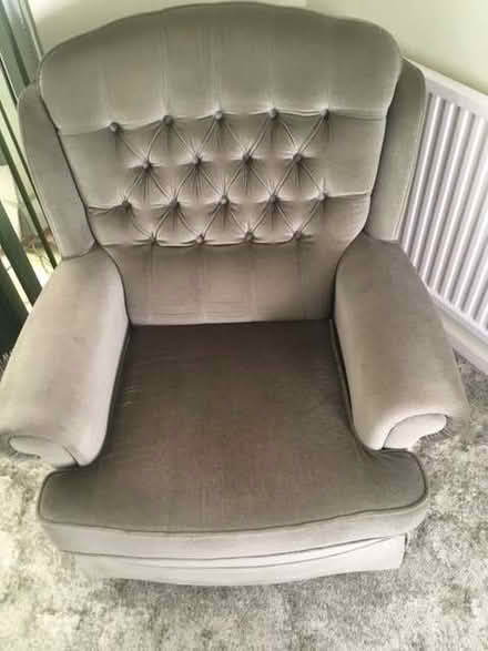 Photo of free 3 x comfy chairs (Patney SN10) #1