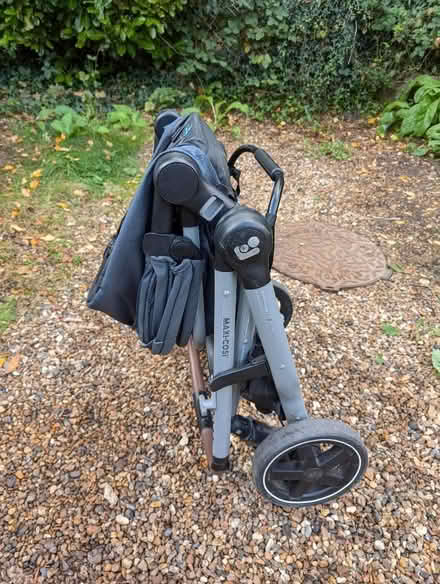 Photo of free Maxi Cosi 2 in 1 pram (St Albans AL3) #2