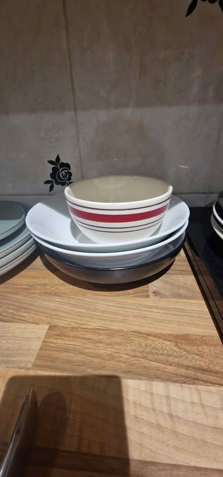 Photo of free Plates and bowls (Colliers wood) #4