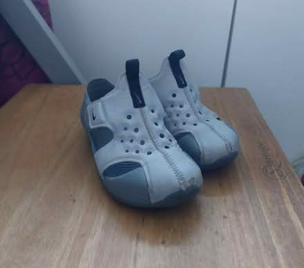 Photo of free 2 x kids sandals Nike n Clarks (B32) #2
