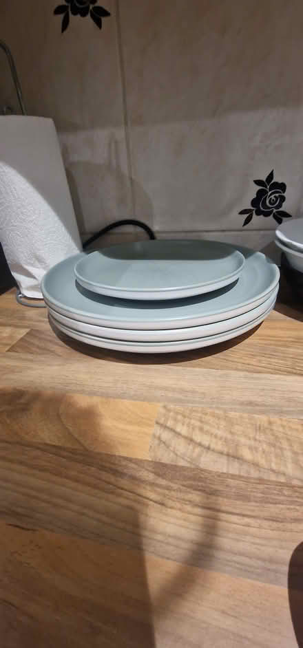 Photo of free Plates and bowls (Colliers wood) #2