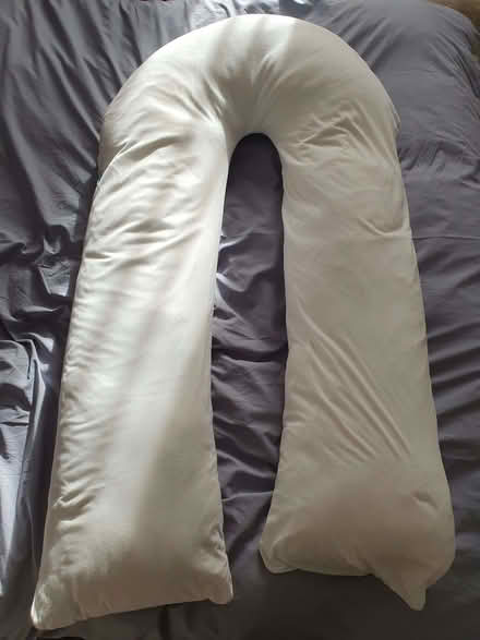 Photo of free Kallysleep U-Shaped Pregnancy Pillow (Waddon CR0) #1