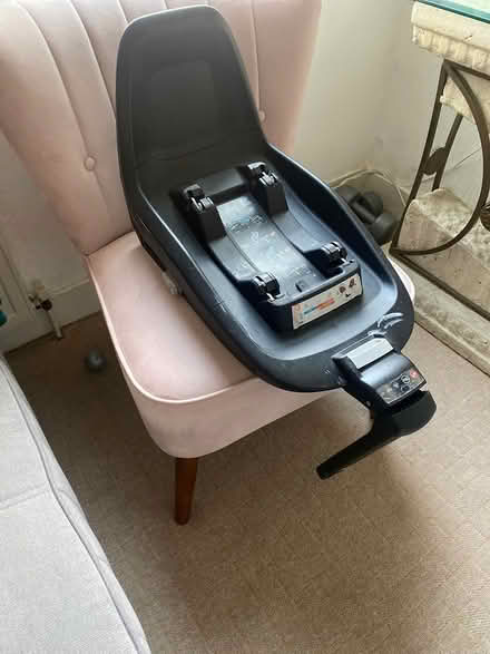 Photo of free 2way isofix baby car seat base (Ig11) #1