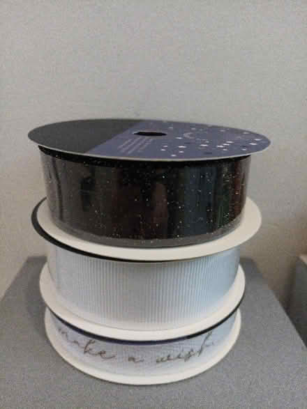 Photo of free (Christmas) gift ribbon (TN34 Halton (West Hill - Ore)) #1