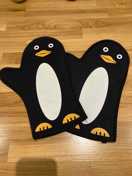 Photo of free 2 oven gloves (Summertown- OX2 7P) #1