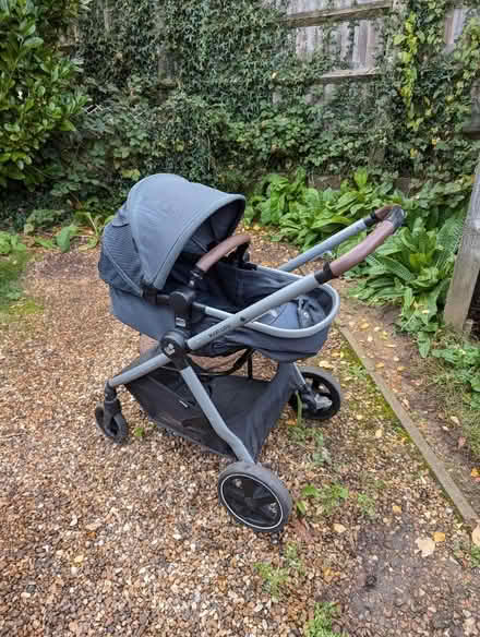 Photo of free Maxi Cosi 2 in 1 pram (St Albans AL3) #1