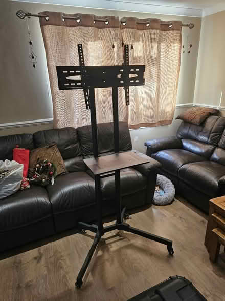 Photo of free Tv stand (Burgess hill) #1