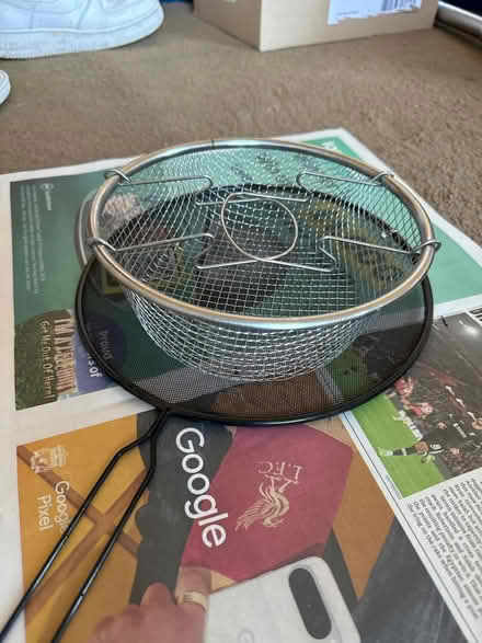 Photo of free splatter screen and frying basket (Ealing Broadway) #1