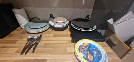 Photo of free Plates and bowls (Colliers wood) #1