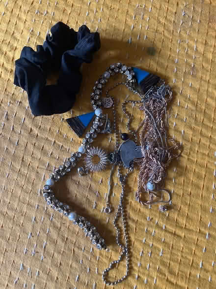 Photo of free Bits of broken jewellery (CR8) #1