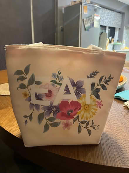Photo of free Pretty floral lunch bag (Wokingham RG40) #2