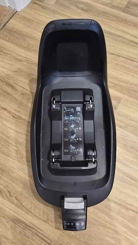 Photo of free Maxi Cosi Isofix seat and base (New Bradwell MK13) #2