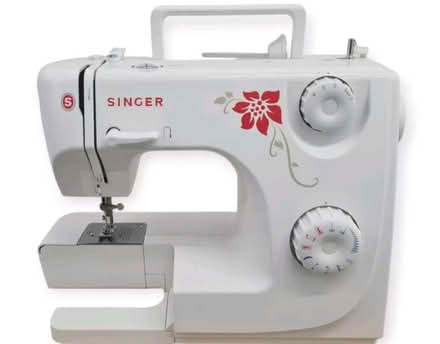 Photo of Working sewing machine (Strawberry Hill TW2) #1