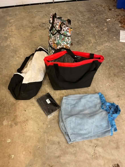 Photo of free Laundry, tote, insulated bags (Upper Silver Spring) #1