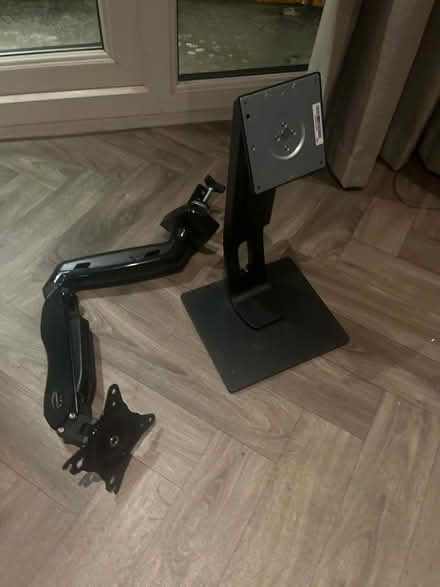 Photo of free 2 Monitor Flatscreen Monitor Stands (KT5 Berrylands) #1