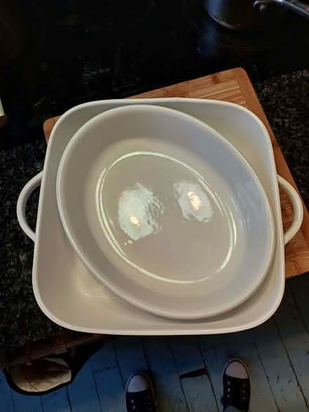 Photo of free ceramic dishes (Sun In The Sands Roundabout SE3) #1