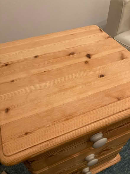 Photo of free Small chest of drawers (Harpenden) #4