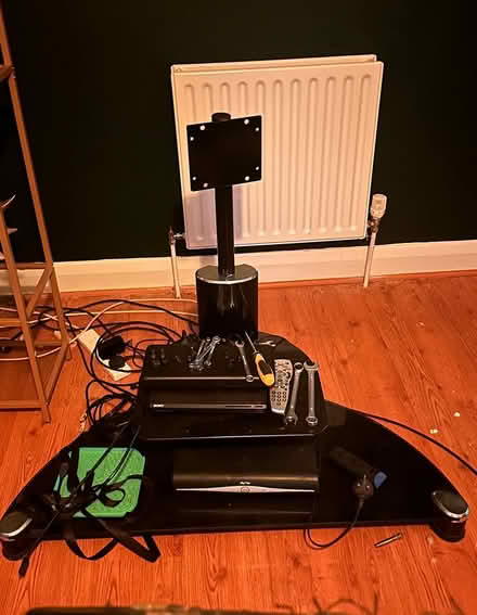Photo of free TV Stand (SE15) #1