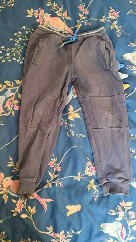 Photo of free M&S kids joggers 5-6 years (Hornsey N8) #1