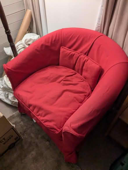 Photo of free Small red armchair (Nw105xs) #1