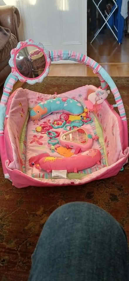 Photo of free Baby playmat with hanging toys (South Croydon CR2) #2