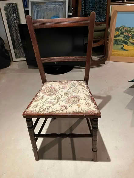 Photo of free Delightful light chair (Thrupp) #1