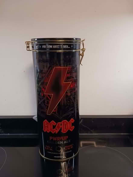 Photo of free Decorative Tin (Rainham ME8) #1