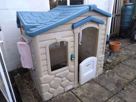 Photo of free children's Wendy House (Bradford on Avon BA15) #1
